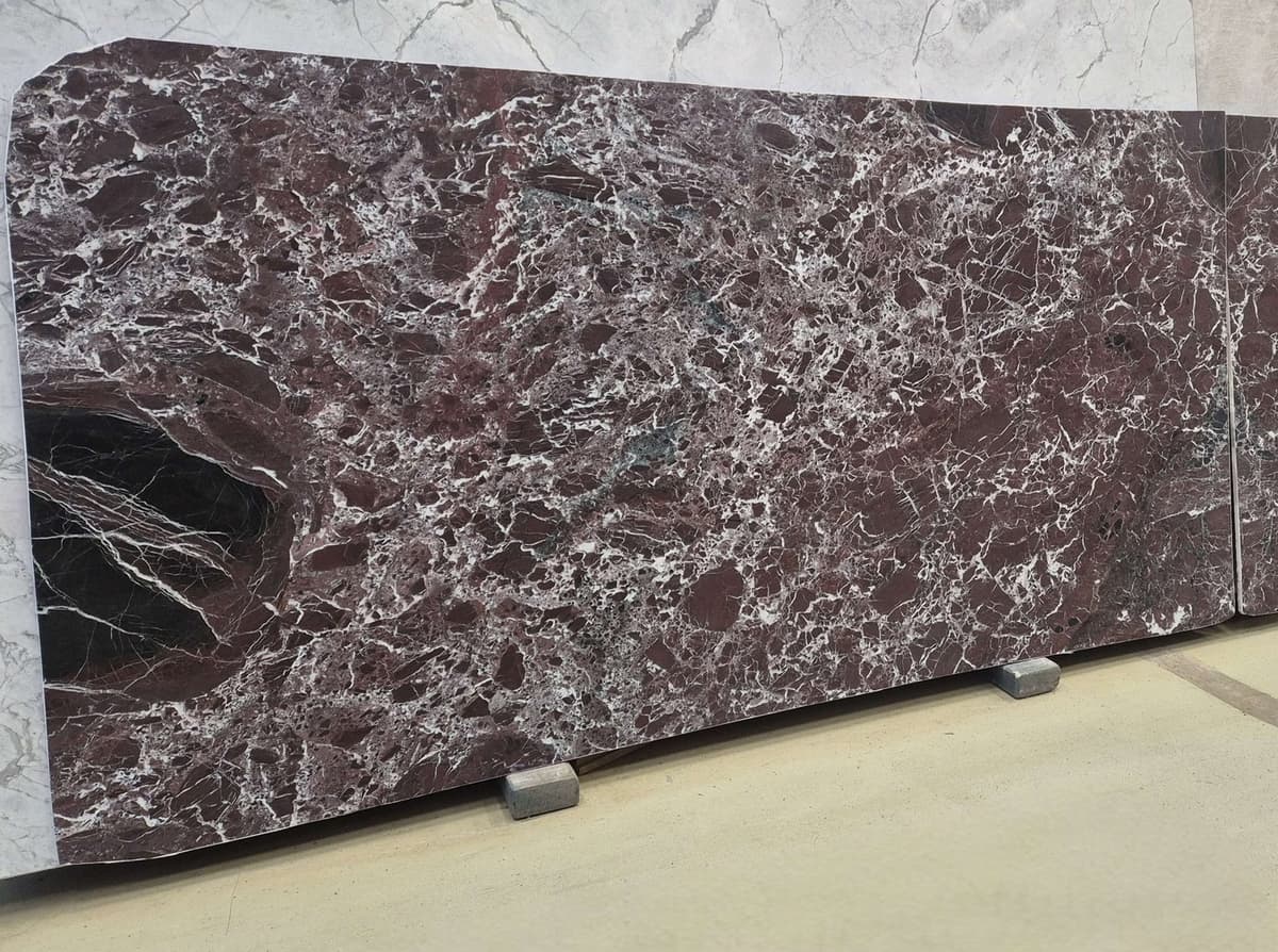 marmury Rosso Levante